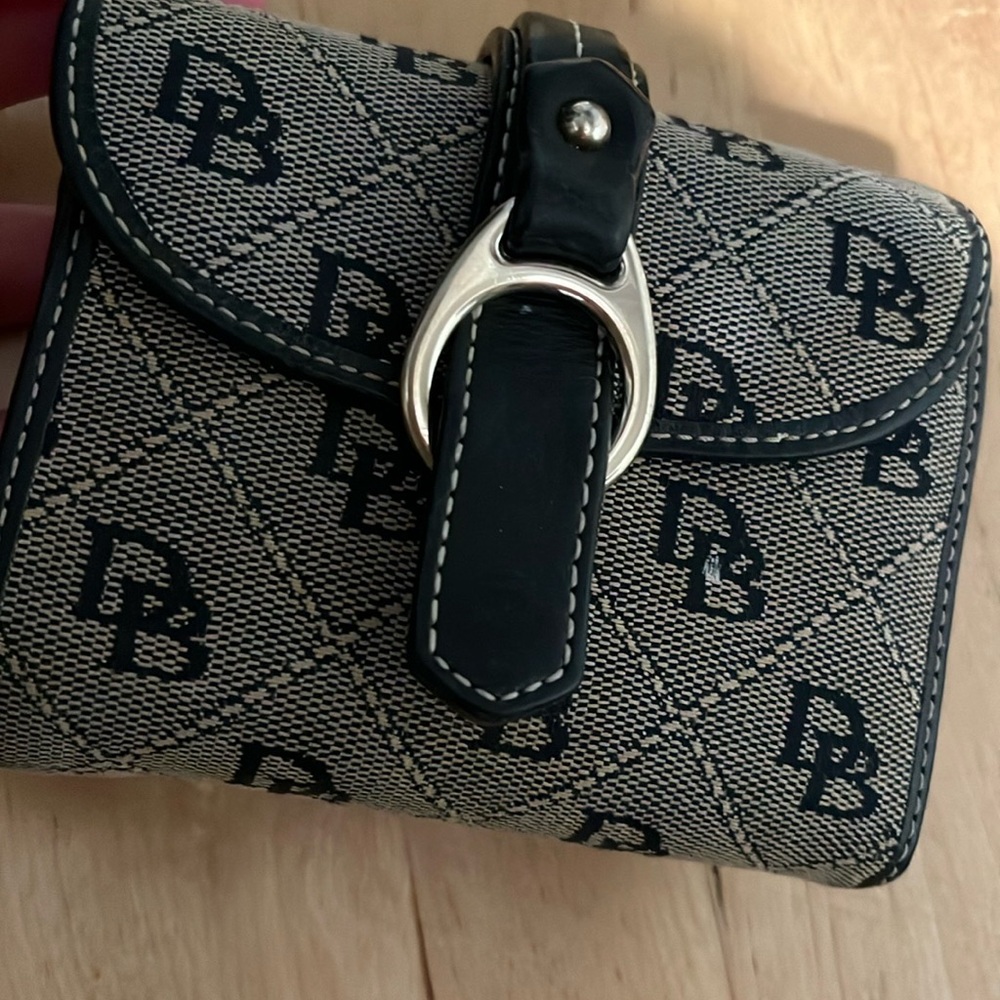 Dooney and Bourke wallet